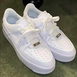 BRAND NEW NIKE AIR FORCE 1 SAGE LOW